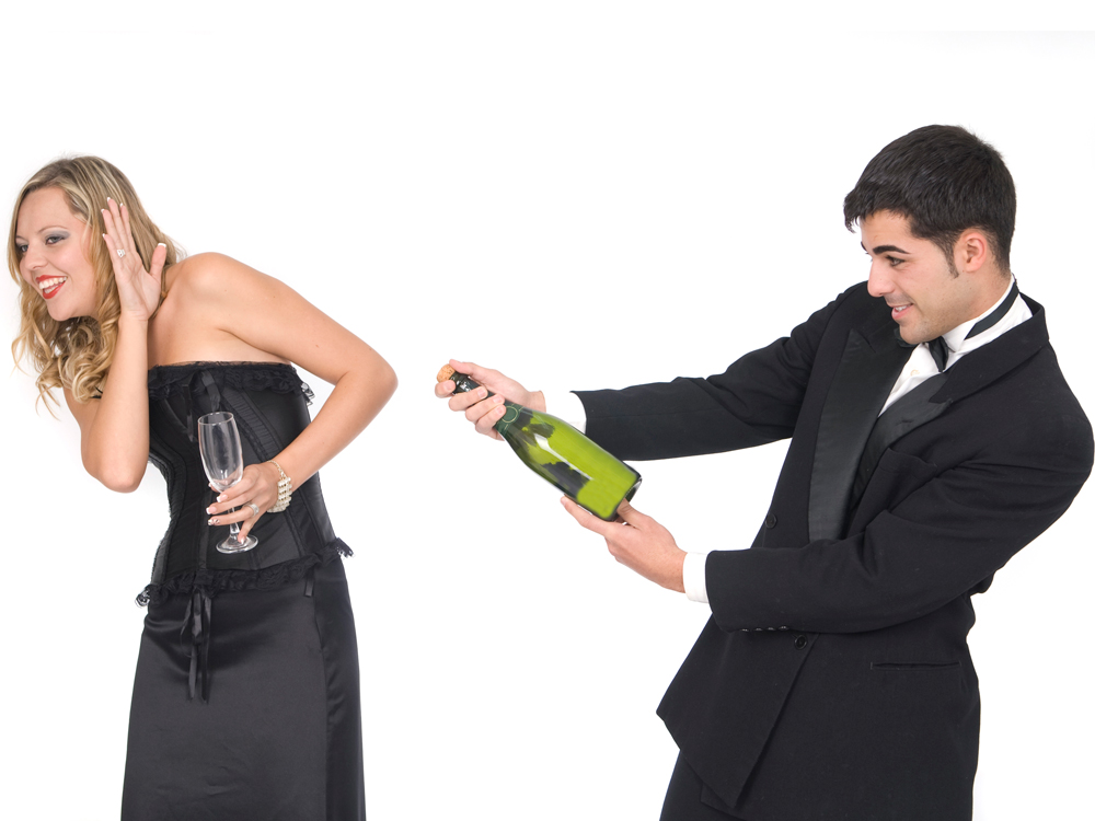Роскошная русская девушка отдается новому другу после совместного распития шампанского